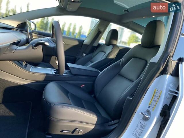 Білий Тесла Модель 3, об'ємом двигуна 0 л та пробігом 1 тис. км за 27700 $, фото 29 на Automoto.ua