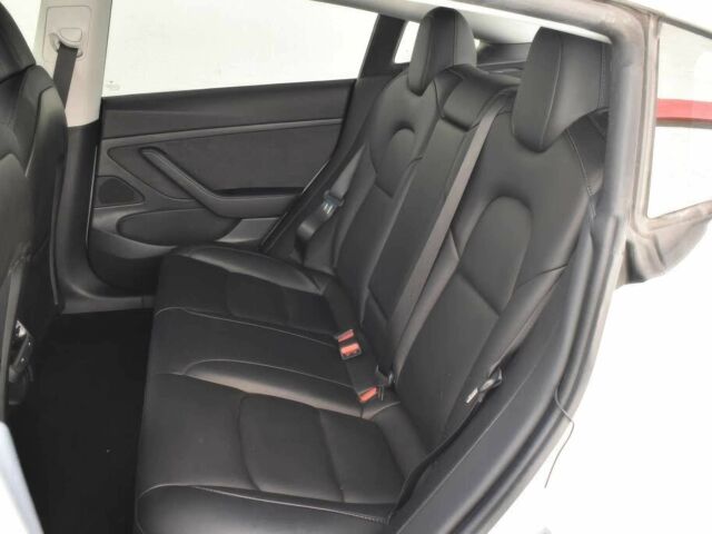 Белый Тесла Модель 3, объемом двигателя 0 л и пробегом 30 тыс. км за 13800 $, фото 8 на Automoto.ua