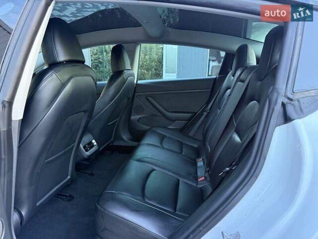 Білий Тесла Модель 3, об'ємом двигуна 0 л та пробігом 67 тис. км за 19999 $, фото 65 на Automoto.ua