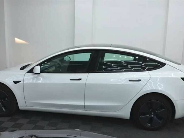 Белый Тесла Модель 3, объемом двигателя 0 л и пробегом 32 тыс. км за 14552 $, фото 4 на Automoto.ua