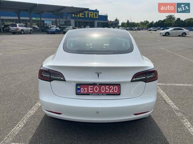 Белый Тесла Модель 3, объемом двигателя 0 л и пробегом 42 тыс. км за 26500 $, фото 5 на Automoto.ua