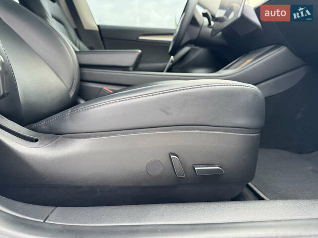 Белый Тесла Модель 3, объемом двигателя 0 л и пробегом 30 тыс. км за 23500 $, фото 31 на Automoto.ua