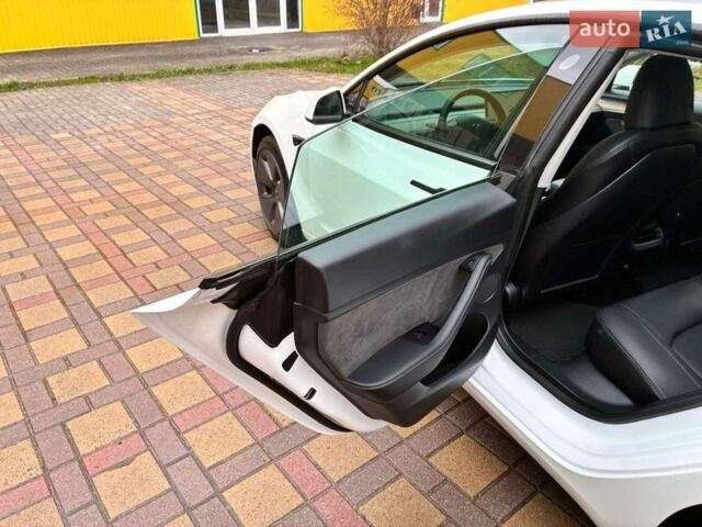 Білий Тесла Модель 3, об'ємом двигуна 0 л та пробігом 19 тис. км за 22500 $, фото 31 на Automoto.ua