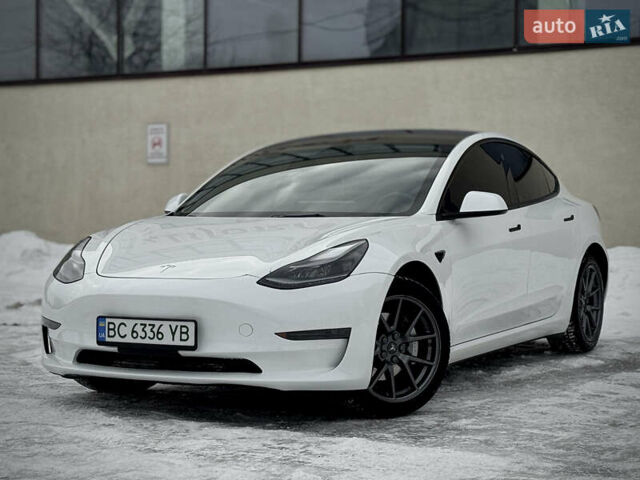 Белый Тесла Модель 3, объемом двигателя 0 л и пробегом 30 тыс. км за 23500 $, фото 2 на Automoto.ua