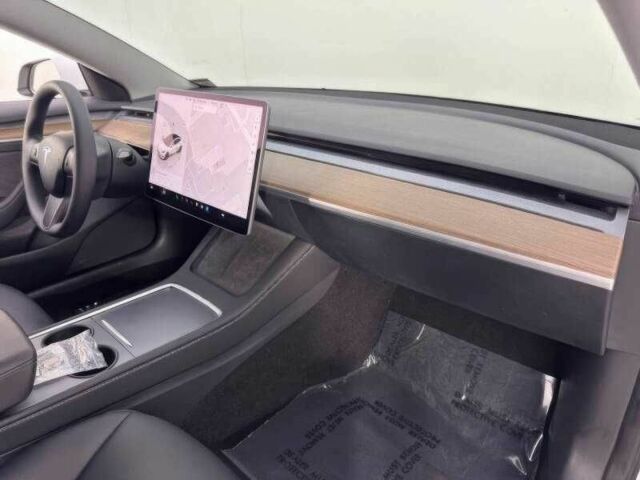 Білий Тесла Модель 3, об'ємом двигуна 0 л та пробігом 10 тис. км за 11000 $, фото 12 на Automoto.ua