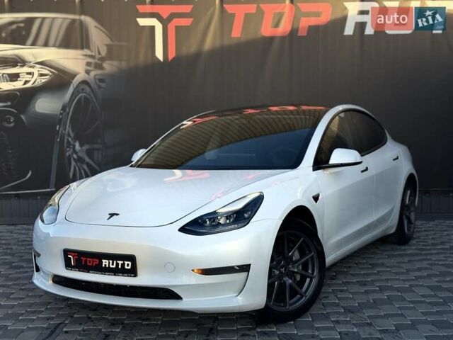 Білий Тесла Модель 3, об'ємом двигуна 0 л та пробігом 67 тис. км за 19999 $, фото 3 на Automoto.ua