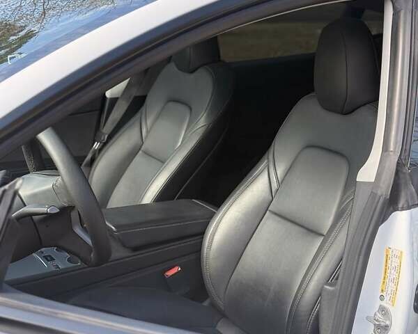 Белый Тесла Модель 3, объемом двигателя 0 л и пробегом 96 тыс. км за 21000 $, фото 6 на Automoto.ua