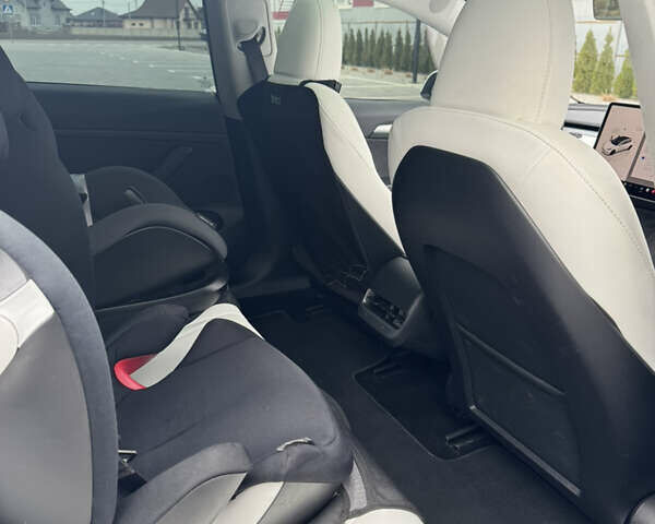 Белый Тесла Модель 3, объемом двигателя 0 л и пробегом 28 тыс. км за 28900 $, фото 12 на Automoto.ua