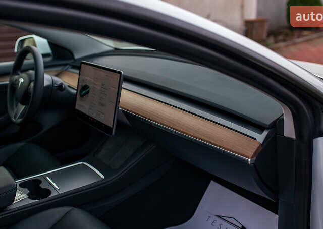 Белый Тесла Модель 3, объемом двигателя 0 л и пробегом 5 тыс. км за 27500 $, фото 43 на Automoto.ua