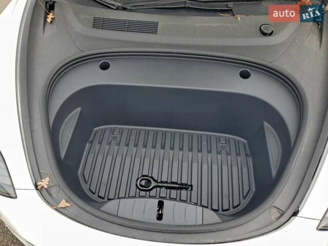 Білий Тесла Модель 3, об'ємом двигуна 0 л та пробігом 20 тис. км за 12900 $, фото 10 на Automoto.ua