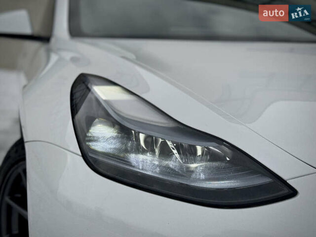 Белый Тесла Модель 3, объемом двигателя 0 л и пробегом 30 тыс. км за 23500 $, фото 19 на Automoto.ua