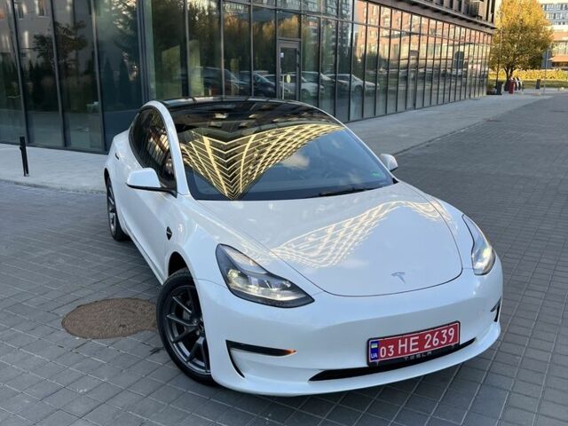 Білий Тесла Модель 3, об'ємом двигуна 0 л та пробігом 52 тис. км за 20300 $, фото 1 на Automoto.ua