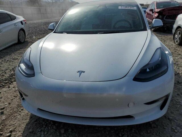 Белый Тесла Модель 3, объемом двигателя 0 л и пробегом 37 тыс. км за 9500 $, фото 4 на Automoto.ua