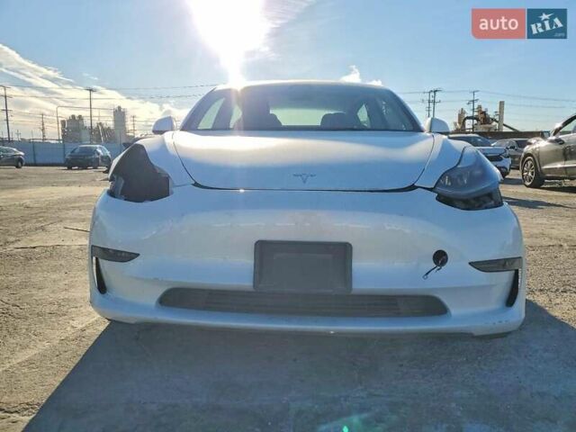 Білий Тесла Модель 3, об'ємом двигуна 0 л та пробігом 33 тис. км за 5000 $, фото 4 на Automoto.ua