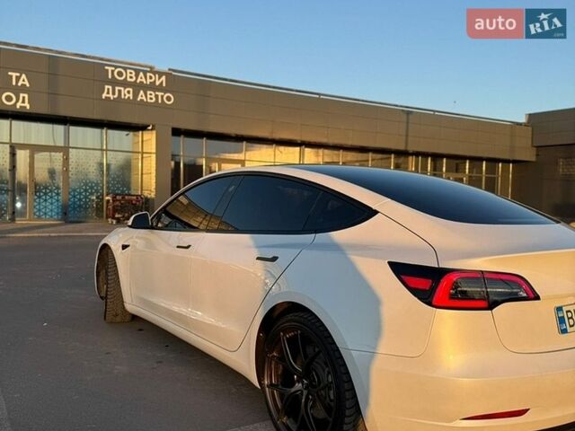 Белый Тесла Модель 3, объемом двигателя 0 л и пробегом 70 тыс. км за 20200 $, фото 3 на Automoto.ua