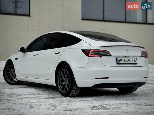 Белый Тесла Модель 3, объемом двигателя 0 л и пробегом 30 тыс. км за 23500 $, фото 9 на Automoto.ua