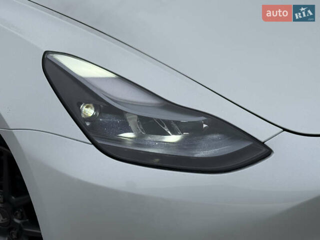 Білий Тесла Модель 3, об'ємом двигуна 0 л та пробігом 70 тис. км за 19999 $, фото 14 на Automoto.ua