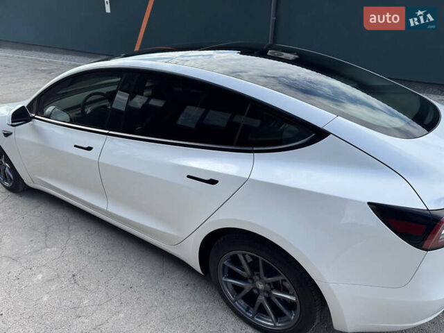 Белый Тесла Модель 3, объемом двигателя 0 л и пробегом 19 тыс. км за 21500 $, фото 7 на Automoto.ua