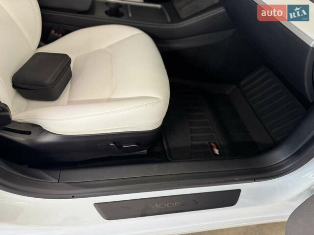 Белый Тесла Модель 3, объемом двигателя 0 л и пробегом 34 тыс. км за 24900 $, фото 9 на Automoto.ua