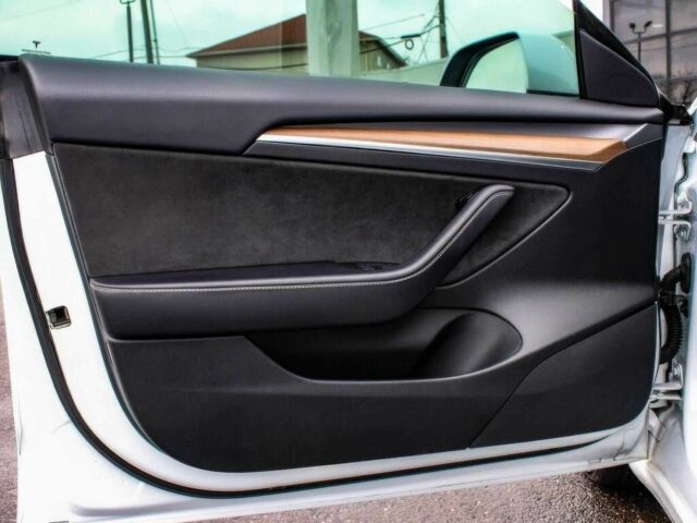 Белый Тесла Модель 3, объемом двигателя 0 л и пробегом 23 тыс. км за 16000 $, фото 16 на Automoto.ua