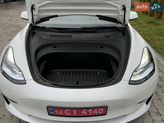 Білий Тесла Модель 3, об'ємом двигуна 0 л та пробігом 70 тис. км за 19999 $, фото 58 на Automoto.ua