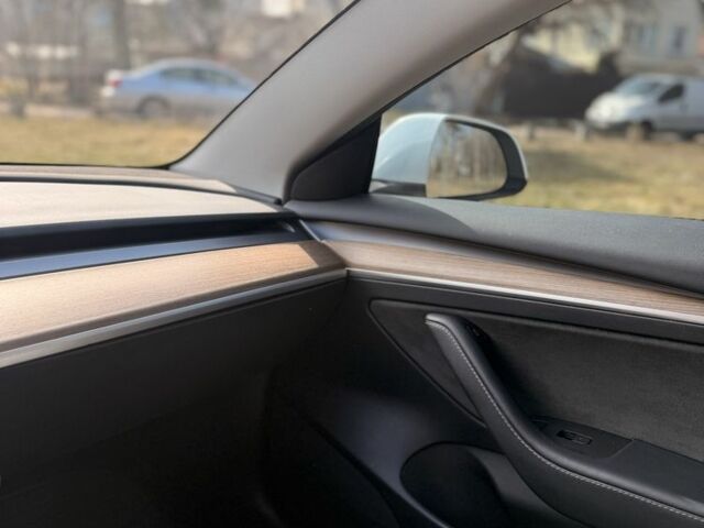 Белый Тесла Модель 3, объемом двигателя 0 л и пробегом 96 тыс. км за 21000 $, фото 8 на Automoto.ua