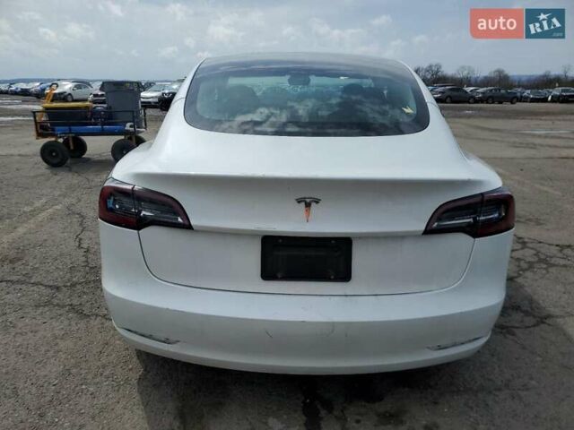 Белый Тесла Модель 3, объемом двигателя 0 л и пробегом 30 тыс. км за 4500 $, фото 5 на Automoto.ua