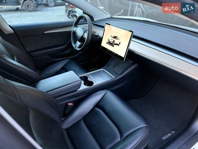 Білий Тесла Модель 3, об'ємом двигуна 0 л та пробігом 67 тис. км за 19999 $, фото 34 на Automoto.ua
