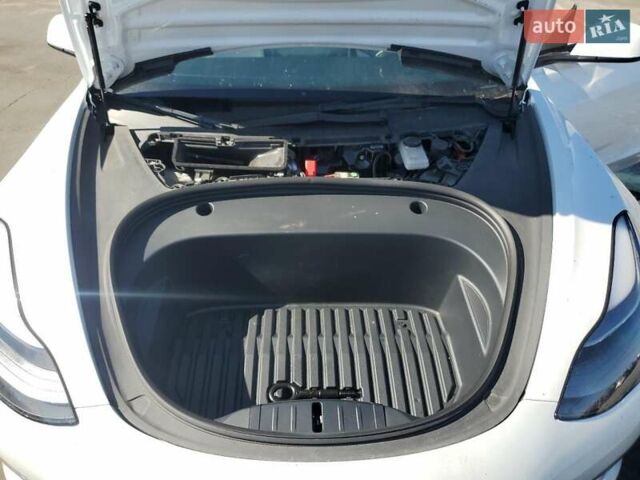 Белый Тесла Модель 3, объемом двигателя 0 л и пробегом 42 тыс. км за 11200 $, фото 10 на Automoto.ua