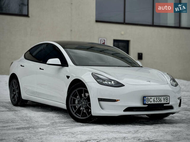 Белый Тесла Модель 3, объемом двигателя 0 л и пробегом 30 тыс. км за 23500 $, фото 1 на Automoto.ua