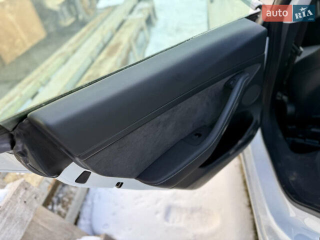 Білий Тесла Модель 3, об'ємом двигуна 0 л та пробігом 46 тис. км за 15900 $, фото 9 на Automoto.ua