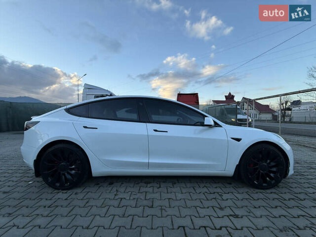 Білий Тесла Модель 3, об'ємом двигуна 0 л та пробігом 42 тис. км за 25500 $, фото 1 на Automoto.ua