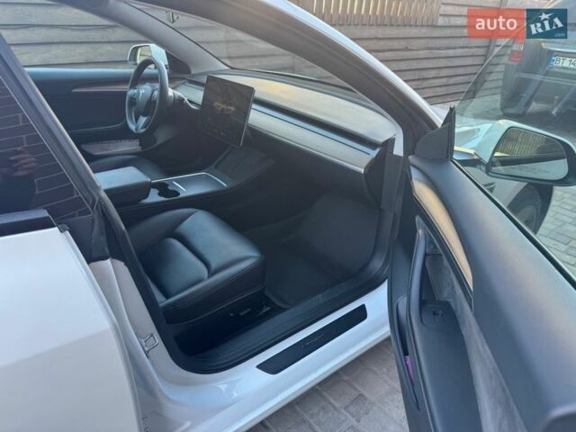 Білий Тесла Модель 3, об'ємом двигуна 0 л та пробігом 50 тис. км за 20700 $, фото 16 на Automoto.ua