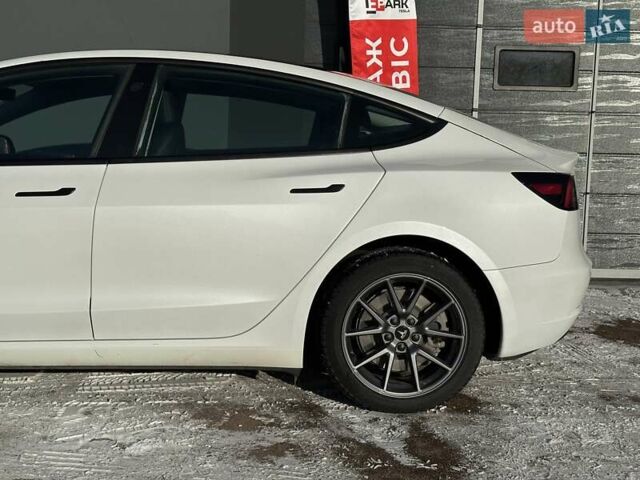 Білий Тесла Модель 3, об'ємом двигуна 0 л та пробігом 31 тис. км за 24999 $, фото 5 на Automoto.ua