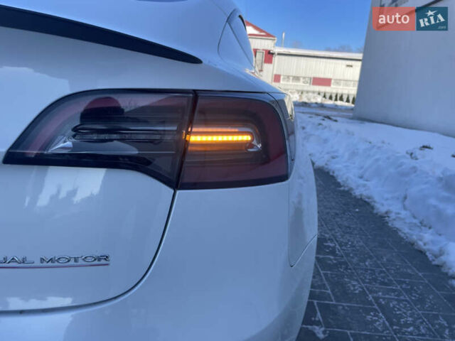 Білий Тесла Модель 3, об'ємом двигуна 0 л та пробігом 78 тис. км за 26200 $, фото 27 на Automoto.ua