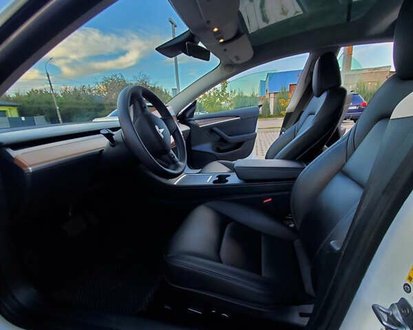 Білий Тесла Модель 3, об'ємом двигуна 0 л та пробігом 20 тис. км за 22600 $, фото 11 на Automoto.ua