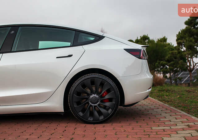 Белый Тесла Модель 3, объемом двигателя 0 л и пробегом 5 тыс. км за 27500 $, фото 7 на Automoto.ua