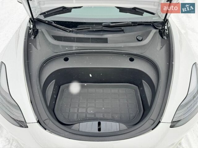 Белый Тесла Модель 3, объемом двигателя 0 л и пробегом 35 тыс. км за 21000 $, фото 21 на Automoto.ua