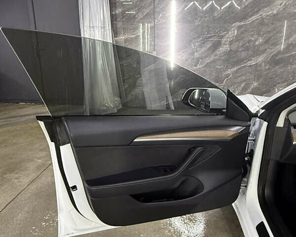 Білий Тесла Модель 3, об'ємом двигуна 0 л та пробігом 18 тис. км за 21500 $, фото 9 на Automoto.ua