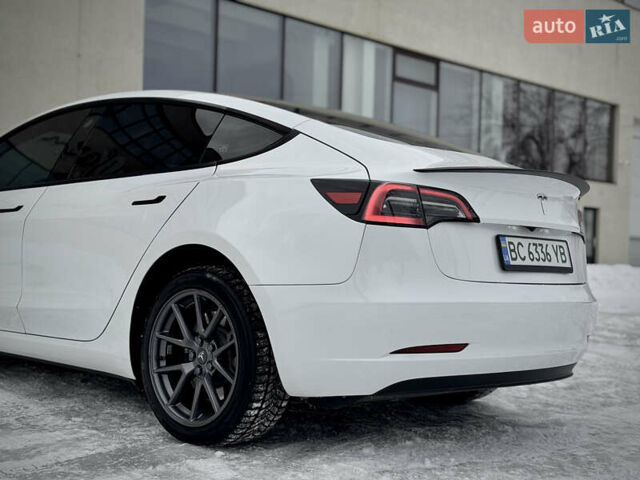 Белый Тесла Модель 3, объемом двигателя 0 л и пробегом 30 тыс. км за 23500 $, фото 15 на Automoto.ua