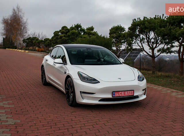 Белый Тесла Модель 3, объемом двигателя 0 л и пробегом 5 тыс. км за 27500 $, фото 4 на Automoto.ua