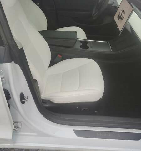 Белый Тесла Модель 3, объемом двигателя 0 л и пробегом 56 тыс. км за 18800 $, фото 12 на Automoto.ua