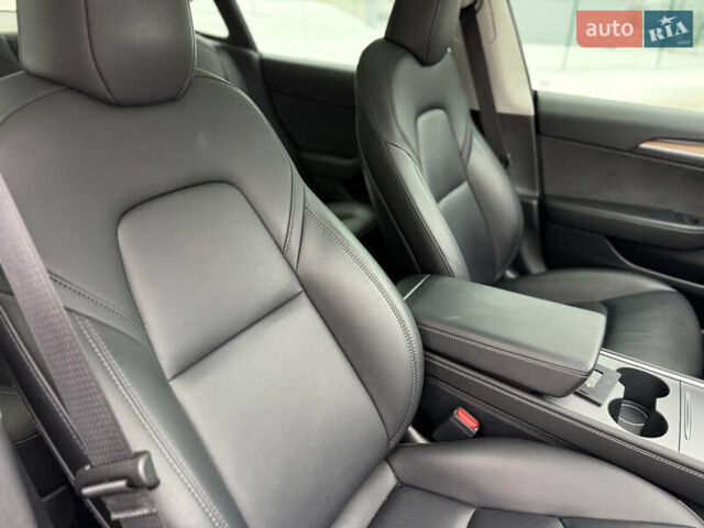 Белый Тесла Модель 3, объемом двигателя 0 л и пробегом 46 тыс. км за 18900 $, фото 9 на Automoto.ua