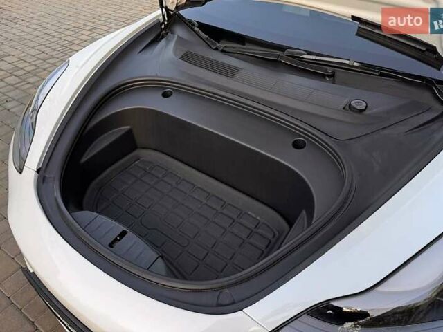 Белый Тесла Модель 3, объемом двигателя 0 л и пробегом 48 тыс. км за 23000 $, фото 34 на Automoto.ua