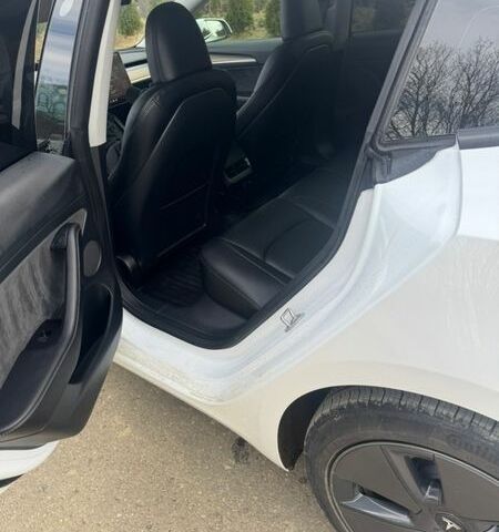 Білий Тесла Модель 3, об'ємом двигуна 0 л та пробігом 40 тис. км за 19999 $, фото 15 на Automoto.ua