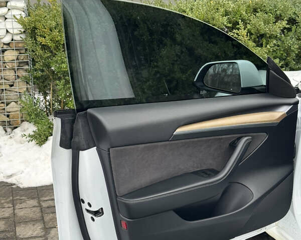 Белый Тесла Модель 3, объемом двигателя 0 л и пробегом 30 тыс. км за 22700 $, фото 24 на Automoto.ua