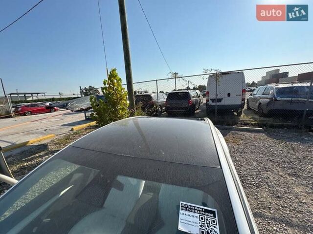 Белый Тесла Модель 3, объемом двигателя 0 л и пробегом 27 тыс. км за 15900 $, фото 7 на Automoto.ua