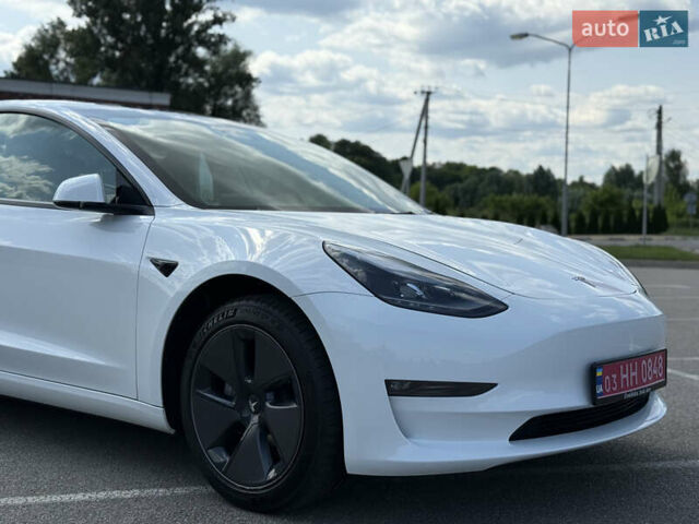 Белый Тесла Модель 3, объемом двигателя 0 л и пробегом 39 тыс. км за 25500 $, фото 7 на Automoto.ua