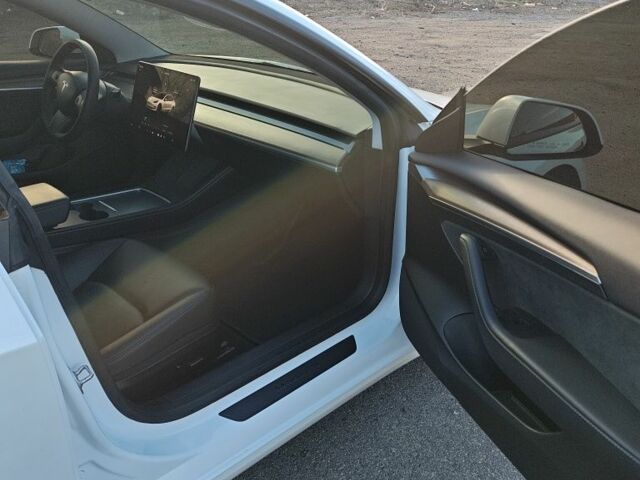 Білий Тесла Модель 3, об'ємом двигуна 0 л та пробігом 9 тис. км за 21700 $, фото 15 на Automoto.ua