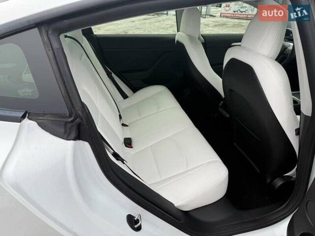 Білий Тесла Модель 3, об'ємом двигуна 0 л та пробігом 57 тис. км за 18800 $, фото 28 на Automoto.ua